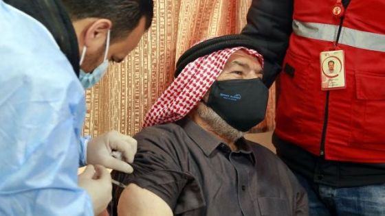 عسكرة الإجراءات لحملة التطعيم.. هل تقنع المترددين في الأردن