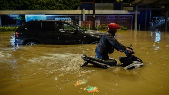 كارثة إنسانية.. ارتفاع ضحايا فيضانات ماليزيا إلى 2729 شخصًا