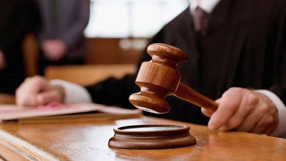 الإدارية تؤيد قرار رفض إعادة تسجيل محام مدان بالاحتيال