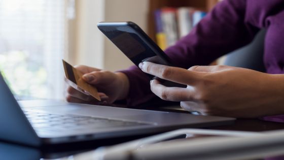 رسوم جديدة على تحويلات كليك للتجار والشركات وأصحاب الأعمال