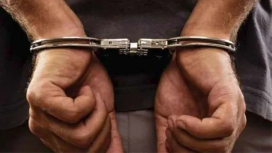 إحداهما يحمل تسعة قيود جرمية .. ضبط شخصين يجمعان تبرعات بكتب مزورة