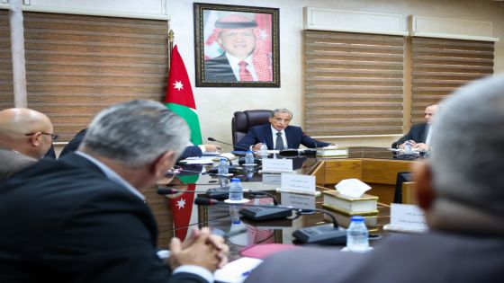 رئيس الوزراء: المعلم هو المؤتمن على الأجيال ودعمه واجب وطني