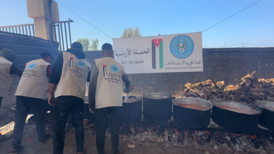 الحملة الأردنية و الخيرية الهاشمية توزعان وجبات في محافظات غزة
