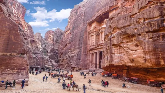 السياحة : نرفض أي فعاليات تمس القيم والثوابت ولا علم لنا بحفل البترا