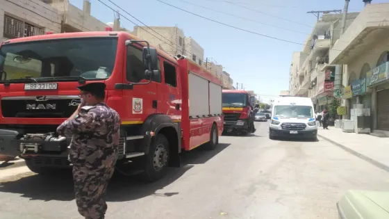 دفاع مدني مادبا يخمد حريق ديانا مُحملة بكراتين لإعادة التدوير