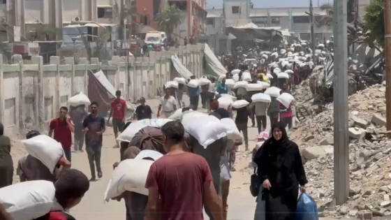 دخول كميات كبيرة من أكياس الطحين إلى غزة من خلال الأردن