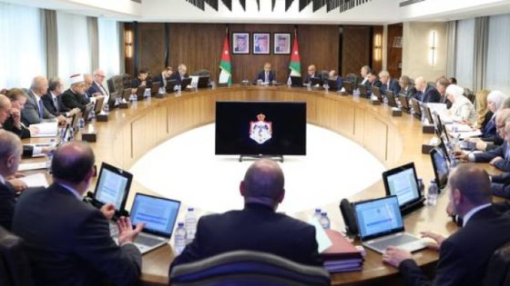 من يغادر سفينة حكومة حسان ومن يصعد إليها في تعديل الكفاءات