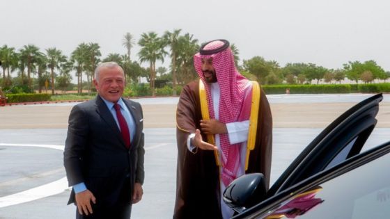 الملك يعود إلى أرض الوطن بعد زيارة إلى السعودية
