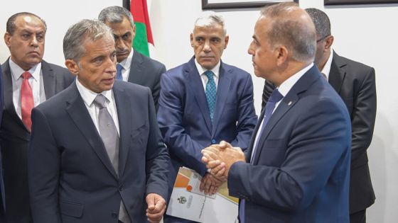 رئيس الوزراء يطَّلع على واقع الخدمات التي تقدِّمها الأحوال المدنيَّة والجوازات