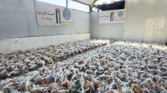 الحملة الأردنية توزّع 1000 طرد مخصص للأطفال في شمال وجنوب غزة