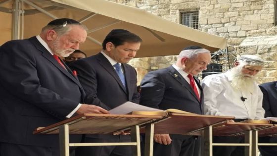 نتنياهو ووزير الخارجية الأميركي يزوران حائط البراق في القدس المحتلة