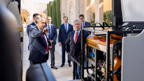 الملك يطلع على عمل وحدات دعم مبتوري الأطراف المتنقلة