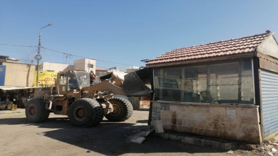 إزالة الأكشاك المخالفة على أوتوستراد الزرقاء – المفرق
