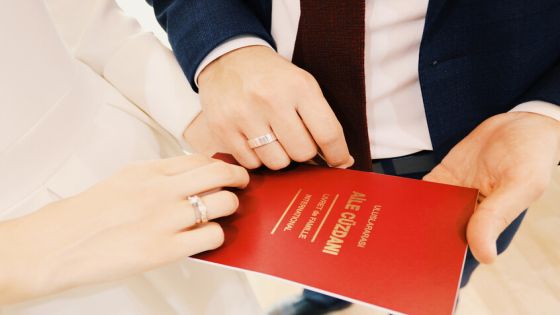 صورة زفاف تقود مصوراً إلى السجن