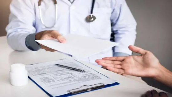 جنايات عمان تدين أربعينيا وعشرينية بتهمة تزوير وثائق جامعية