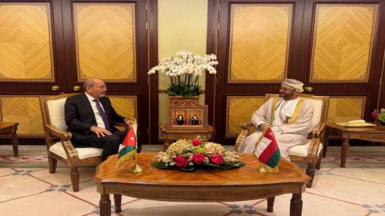 وزير الخارجية يلتقي مع نظيره العُماني في مسقط