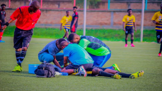 وفاة لاعب كرة قدم وسط مباراة رسمية بسبب تميمة سحرية