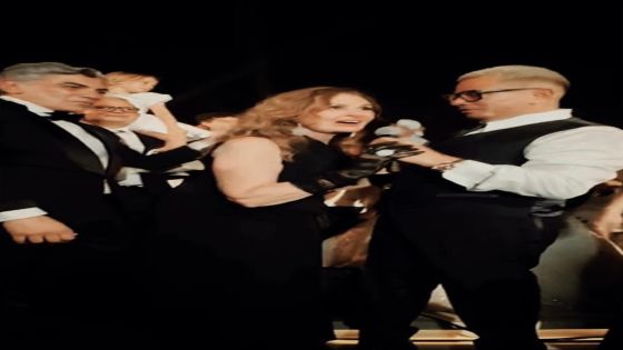 عمرو دياب يوضح حقيقة إحراجه ليسرا بموقف جديد