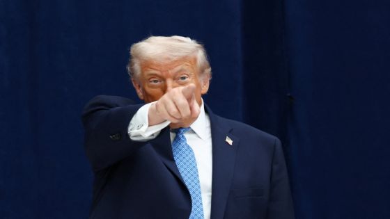 ترامب: الولايات المتحدة ستضرب بقوة شديدة إن بدأت إيران بقتل المتظاهرين