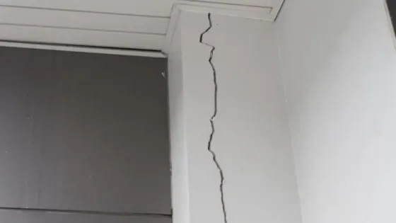 اخلاء 52 فردًا من سكان عمارة ايلة للسقوط في تلاع العلي