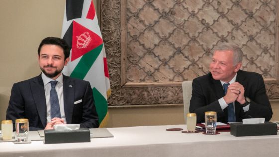 ولي العهد مهنئا بعيد ميلاد الملك: كل عام وسيدنا بألف خير