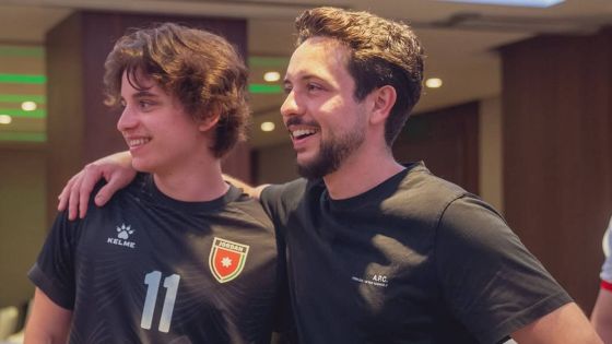 ولي العهد يهنئ الأمير هاشم بمناسبة عيد ميلاده