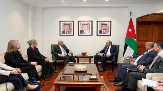 الصفدي وصالح يبحثان انعكاسات تراجع التمويل على برامج مساعدة اللاجئين