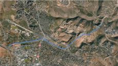 سلطات الاحتلال الإسرائيلي تشرع بشق شارع استيطاني شمال القدس