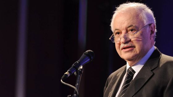 طلال أبو غزالة يقدم مقترحات للحكومة ردا على دراسة عطلة الثلاثة أيام أسبوعيا في الأردن