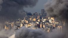 مسؤولين لبنانيين: إسرائيل هددتنا بضرب البنية التحتية إذا شارك حزب الله في أي حرب أميركية إيرانية⁣