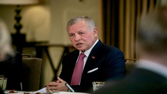 الملك لرئيس الصومال: أولوية الأردن الحفاظ على سلامة مواطنيه وحماية أمنه واستقراره