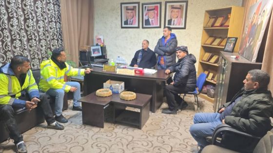 بلدية الطفيلة تغلق طريق المنصورة إثر تعرضه للانجرافات ومداهمة السيول