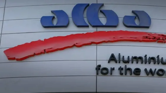 الحرس الثوري يعلن استهداف شركتين لإنتاج الألومنيوم في البحرين والإمارات