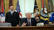 ترامب يهدد إيران باستهداف الجسور ومحطات توليد الكهرباء