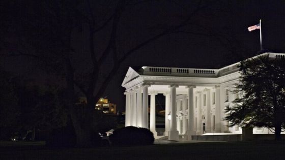 رسالة من البيت الأبيض لموظفيه.. لا تشاركوا بالمراهنات