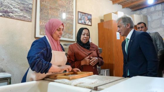 رئيس الوزراء يتفقَّد عدداً من المواقع في عراق الأمير