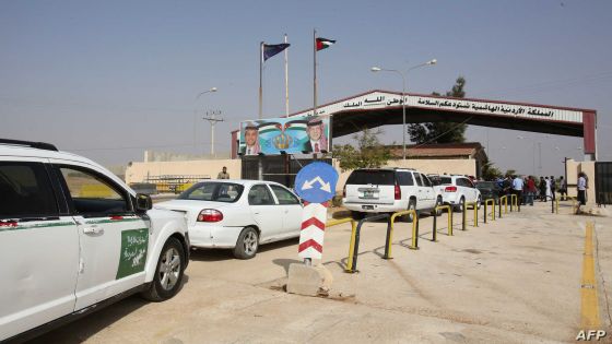 This picture taken from the Jordanian Mafraq governate on October 15, 2018, shows the Jaber border crossing between Jordan and Syria (Nassib crossing on the Syrian side) on the day of its reopening. - The main border crossing between Jordan and war-torn Syria reopened on October 15 after a three year closure, an AFP photographer reported. The black metal border gate was opened from the Jordanian side of the crossing at 8:00 am (0500 GMT) as more than a dozen police and customs officials stood nearby, the photographer said, while several cars bearing Jordanian license plates queued on the Syrian side ready to roll in. (Photo by Khalil MAZRAAWI / AFP)