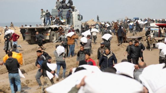 Palestinians carry bags of flour they grabbed from an aid truck near an Israeli checkpoint, as Gaza residents face crisis levels of hunger, amid the ongoing conflict between Israel and Hamas, in Gaza City, February 19, 2024. REUTERS/Kosay Al Nemer TPX IMAGES OF THE DAY