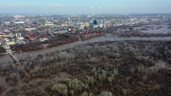 ارتفاع منسوب مياه نهر الأورال في روسيا يهدد مناطق جديدة