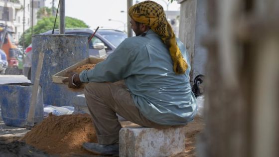 تدخل دبلوماسي بعد فيديو اعتداء كفيل سعودي على عمال مصريين