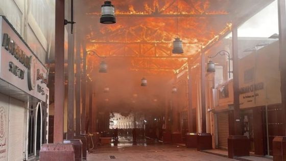حريق هائل يلتهم سوق المباركية الشهير بالكويت