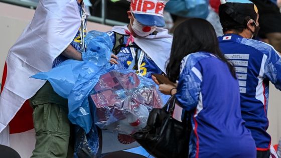 DOHA, QATAR - NOVEMBER 27: Fans of Japan clean up the trash after the FIFA World Cup Qatar 2022 Group E match between Japan and Costa Rica at Ahmad Bin Ali Stadium on November 27, 2022 in Doha, Qatar. (Photo by Harry Langer/DeFodi Images via Getty Images)