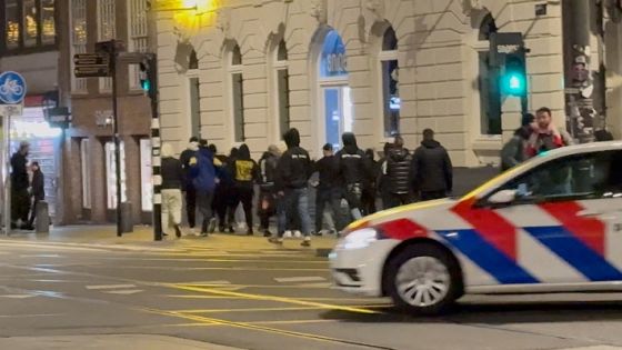 Israeli football supporters and Dutch youth clash near Amsterdam Central station, in Amsterdam, Netherlands, November 8, 2024, in this still image obtained from a social media video. X/iAnnet/via REUTERS. THIS IMAGE HAS BEEN SUPPLIED BY A THIRD PARTY. MANDATORY CREDIT.