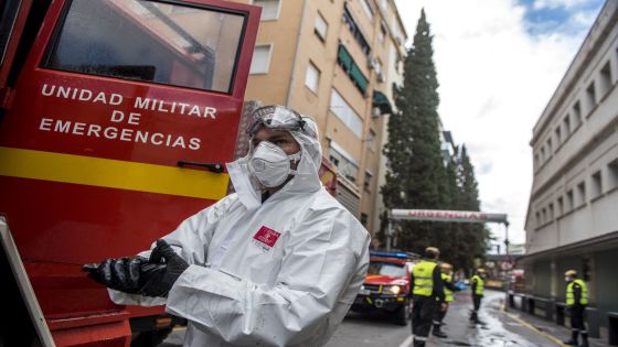 اعتقال رجل في إسبانيا للاشتباه في تسببه بإصابة 22 شخصًا بفيروس كورونا