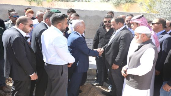 رئيس الديوان الملكي يشارك في تشييع جثمان الشاب فواز أبو تايه