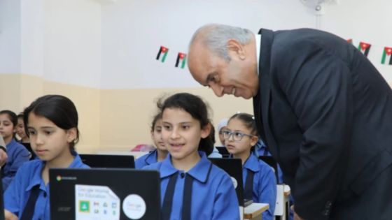 وزير التربية يتفقد مشروع مسار للتحول الرقمي في مدرسة أم كثير بعين الباشا