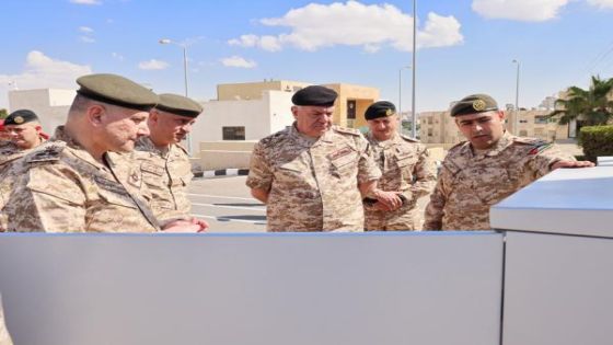 رئيس هيئة الأركان المشتركة يؤكد أهمية تطوير منظومة الاتصالات العسكرية