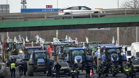 فرنسا تحشد 15 ألف شرطي لمواجهة احتجاجات المزارعين