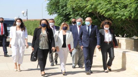 السفيرة الفرنسية في الأردن تزور الجامعة الأميركيّة في مادبا