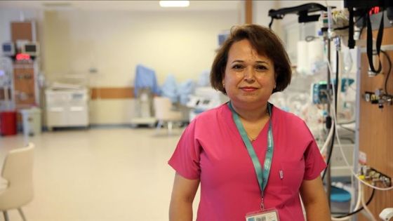 تركيا.. ممرضة تعود إلى عملها بعد صراع طويل مع كورونا